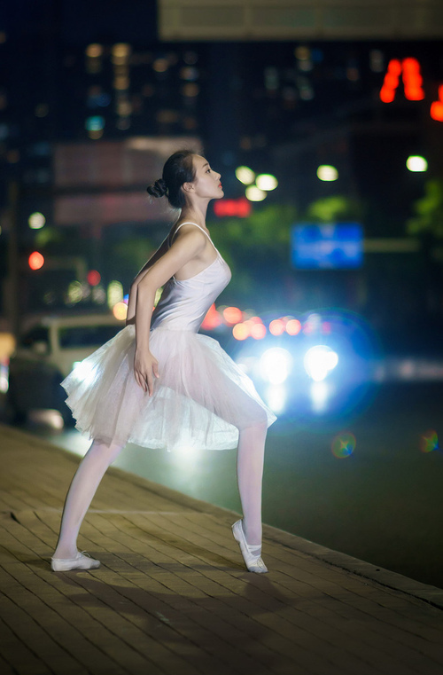 开云真人-奥斯马尔·奥尔韦拉完美入水赢得掌声，奥尔维斯