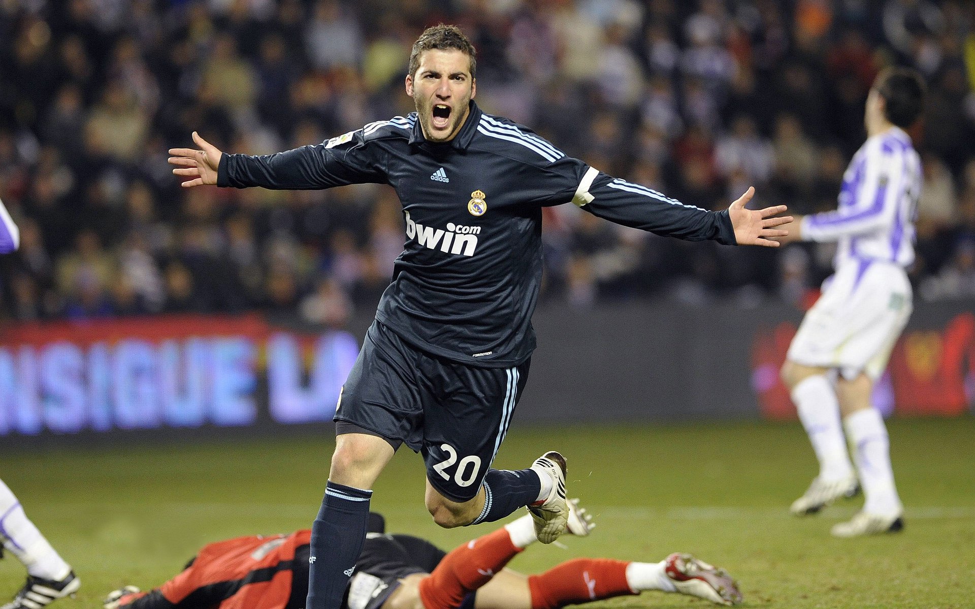 自由搏击教练参与校园自卫课程开发,学校自由搏击